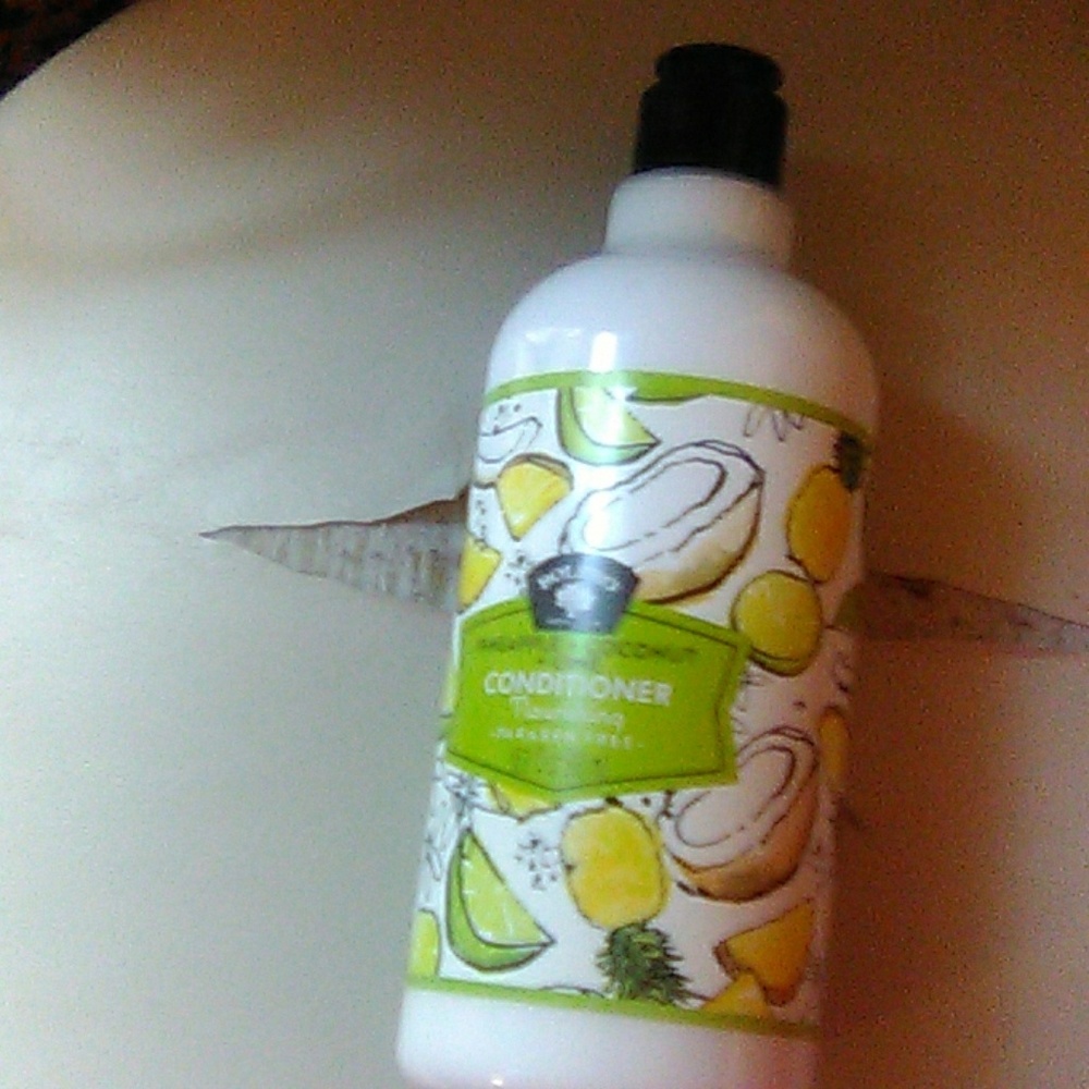 Coconut+ pineapple+lime sent conditioner